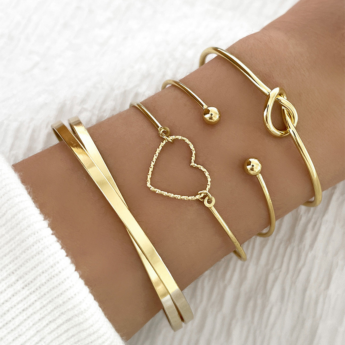 Vintage Gold Heart Letter Bangle Bracelet for Women – Elegant Crystal Love Bracelet