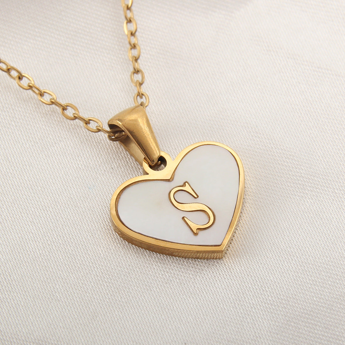 Personalized Heart Letter Necklace – Elegant Initial Pendant for Women